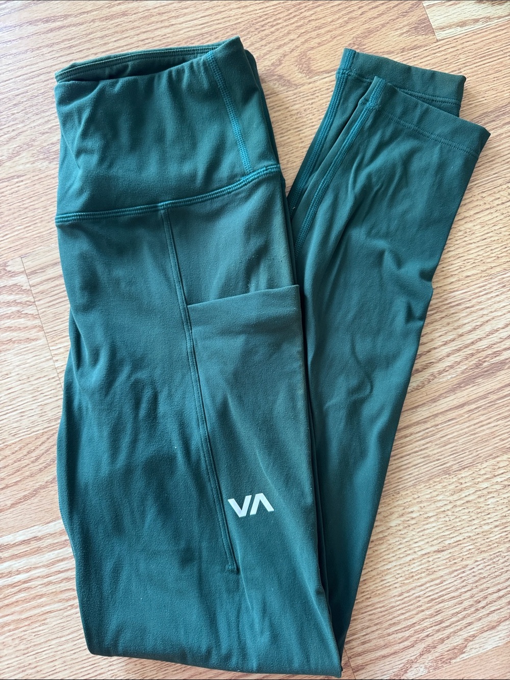 Dark Green Performance Leggings with Side Pocket